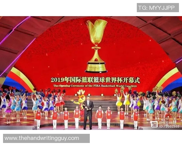 亚洲足球巨星的崛起与影响力探讨:从球场到全球的传奇之路