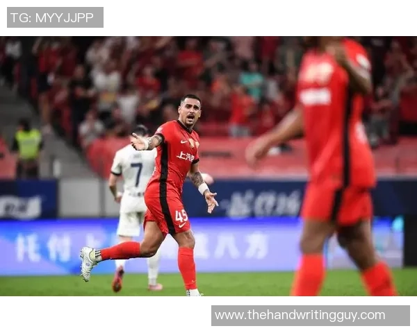 足球热点：解读上海足球队的包夹